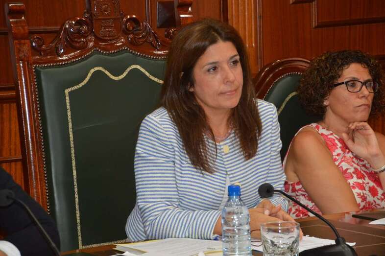 La alcaldesa y la interventora municipal accidental en un Pleno del Ayuntamiento de Telde (Foto TA)